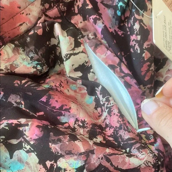 Lululemon Athletica Hotty Hot HR Skirt (tall) - Picture 5 of 6